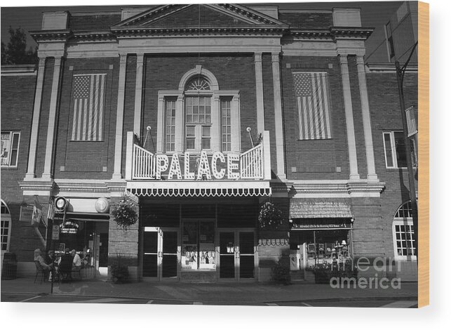 Palace Theater Wood Print featuring the photograph The Palace by David Lee Thompson