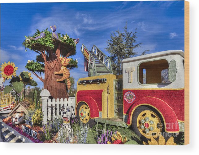 Tournament Of Roses Wood Print featuring the photograph Torrence Parade Float by David Zanzinger