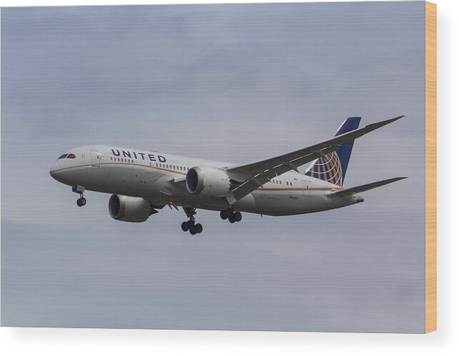 United Airlines Dreamliner Wood Print featuring the photograph United Airlines Boeing 787 by David Pyatt