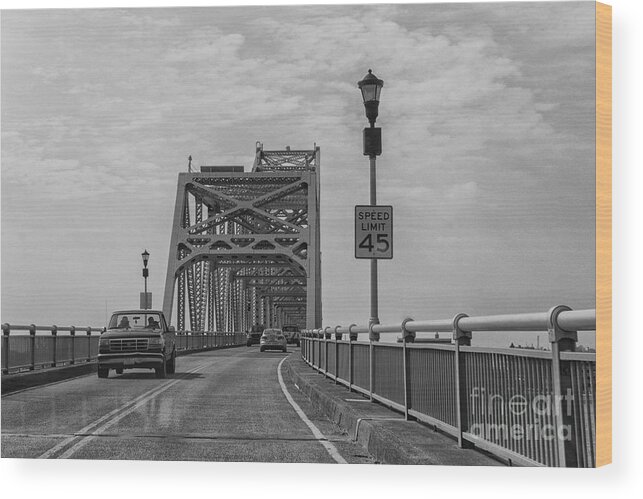 Bluegrass State Wood Print featuring the photograph Cars on steel bridge in Owensboro, KY, USA by Patricia Hofmeester