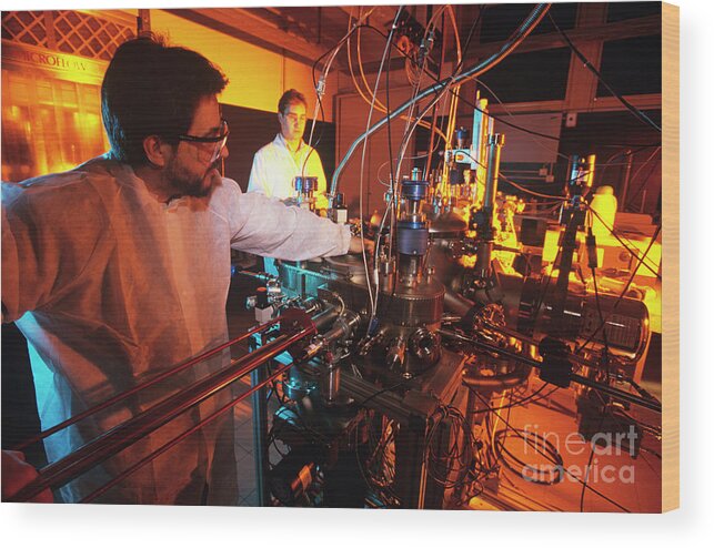 New Materials Technology Wood Print featuring the photograph Organic Molecular Beam Deposition #2 by Pasquale Sorrentino/science Photo Library