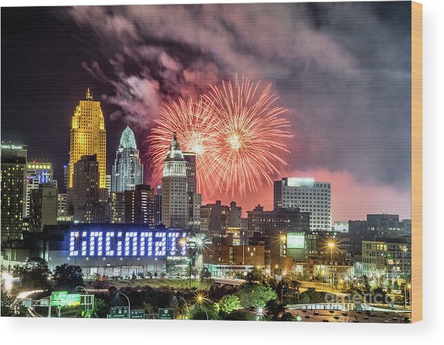 Cincinnati Wood Print featuring the photograph 2017 Cincinnati Ohio WEBN Fireworks Skyline by Dave Morgan
