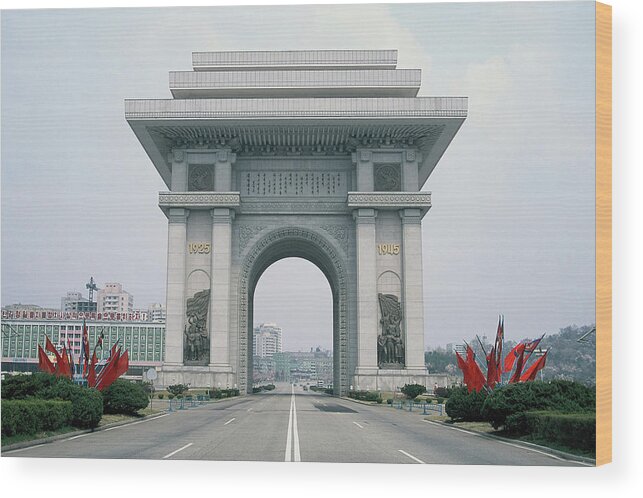 Arch Wood Print featuring the photograph Arch Of Triumph by Till Mosler