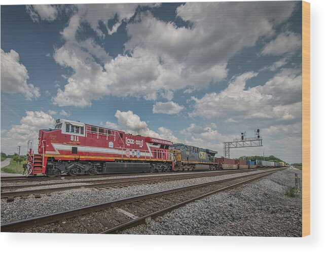 Railroad Wood Print featuring the photograph CSXT 911 at Hopkinsville Ky by Jim Pearson