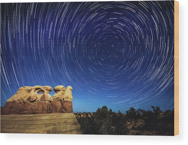 Devil's Garden Wood Print featuring the photograph Devil's Garden Star trails 2 by Mati Krimerman