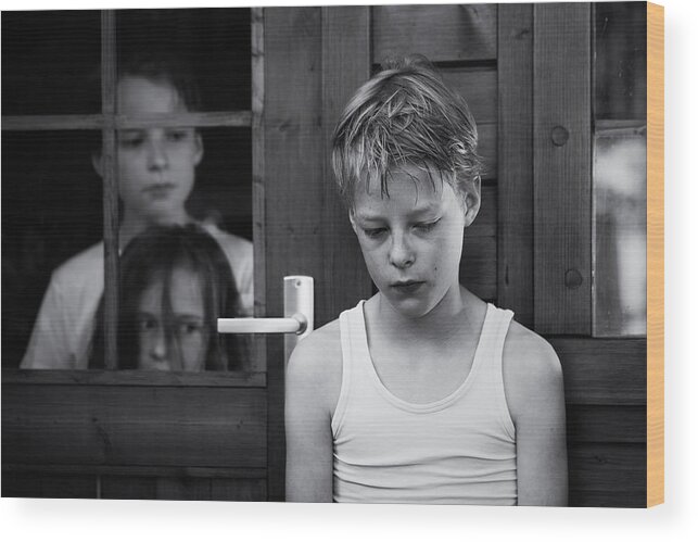 Children Wood Print featuring the photograph Excluded by Mirjam Delrue
