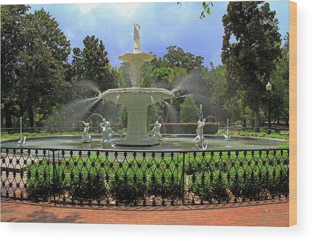 Fountain Wood Print featuring the photograph Forsyth Fountain - Savannah, Ga. by Richard Krebs