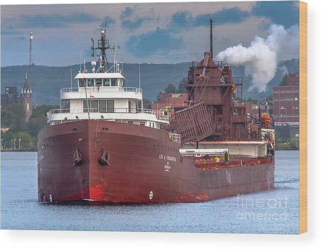 Great Lakes Wood Print featuring the photograph Great Lakes Freighter Lee Tregurtha -5271 by Norris Seward