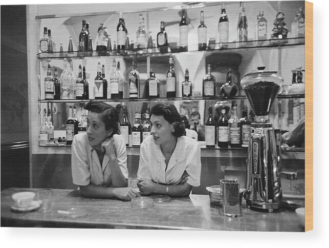 People Wood Print featuring the photograph Italian Bar by Thurston Hopkins