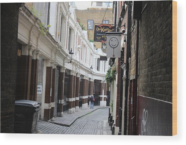London Wood Print featuring the photograph London Alley by Laura Smith