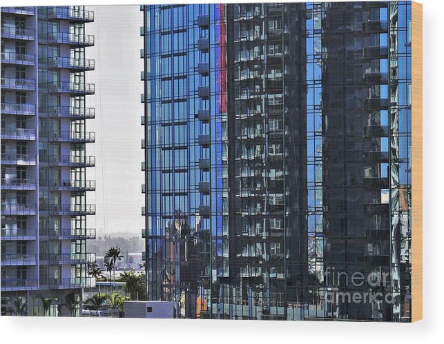 Los Angeles Wood Print featuring the photograph Los Angeles Series - Twin Palms Downtown LA by Lee Antle
