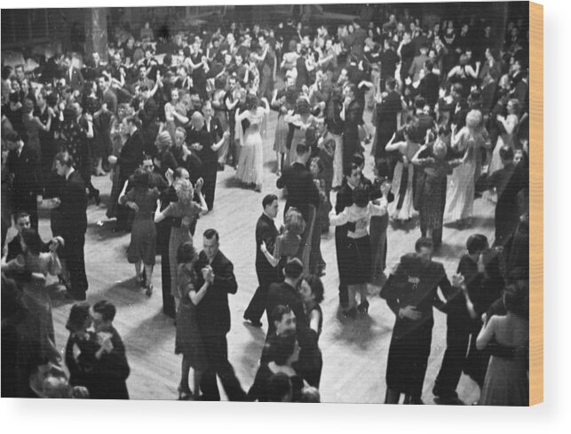Crowd Wood Print featuring the photograph Manchesters Ritz by Kurt Hutton