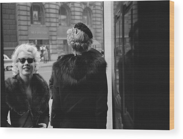 People Wood Print featuring the photograph Marilyn In New York by Michael Ochs Archives