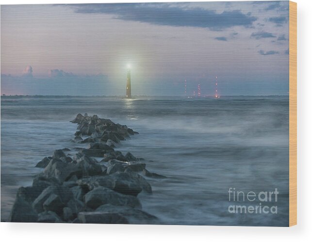 Morris Island Lighthouse Wood Print featuring the photograph Morris Island Lighthouse Southern Glow by Dale Powell