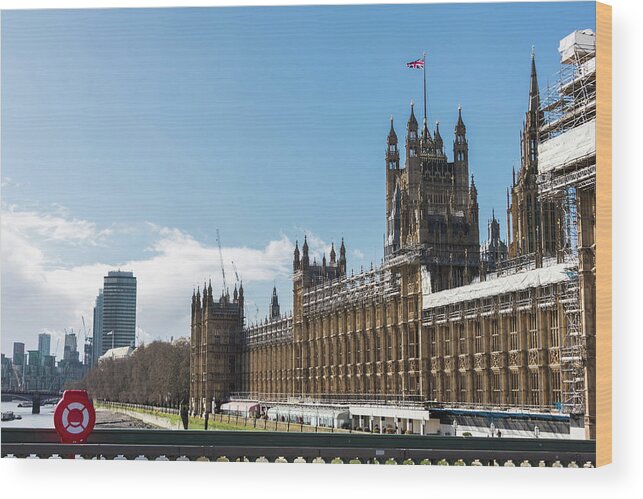 Westminster Wood Print featuring the photograph Panoramic Of The Westminster Palace In A Sunshine Day by Cavan Images