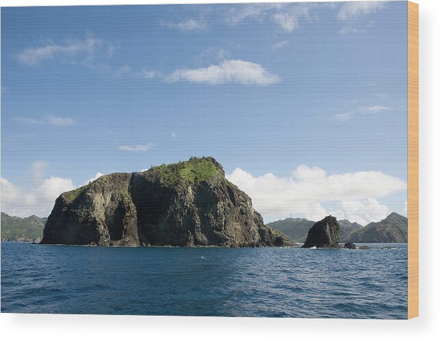 Seascape Wood Print featuring the photograph Rocky Island by Junko Takahashi/a.collectionrf