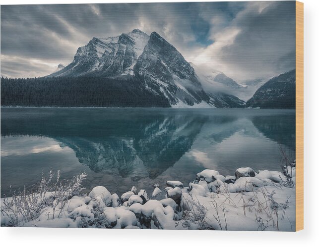 Lake Wood Print featuring the photograph Sunrise At Lake Louise by Ivn Maca