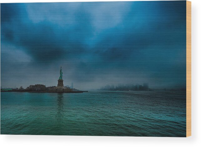 Ocean#newyork#calm#freedom Wood Print featuring the photograph The Big Apple by Roberto Rampinelli