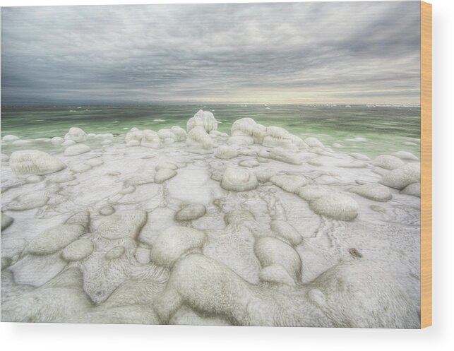 Dawn Wood Print featuring the photograph The Green Ice Filled Water Of Hudsons by Robert Postma / Design Pics
