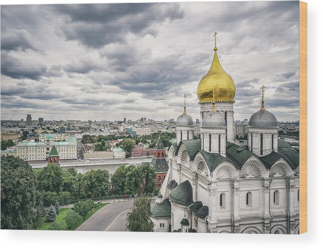 Outdoors Wood Print featuring the photograph The Moscow Kremlin by Yongyuan Dai