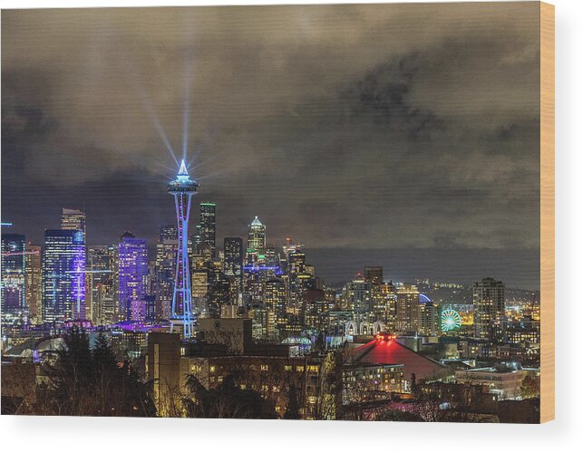 Seattle Wood Print featuring the photograph The Star of Seattle by Bryan Xavier