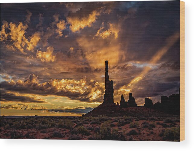 Monument Valley Wood Print featuring the photograph Totem Pole Dawn by William Christiansen