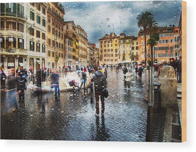 Tourists Wood Print featuring the photograph Tourists At Piazza Di Spagna by Nicodemo Quaglia
