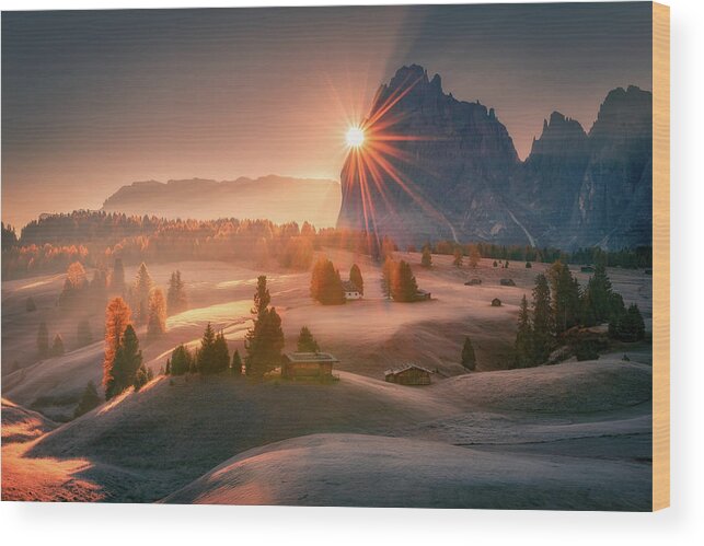 Sunrise Wood Print featuring the photograph A Morning at highland by Henry w Liu