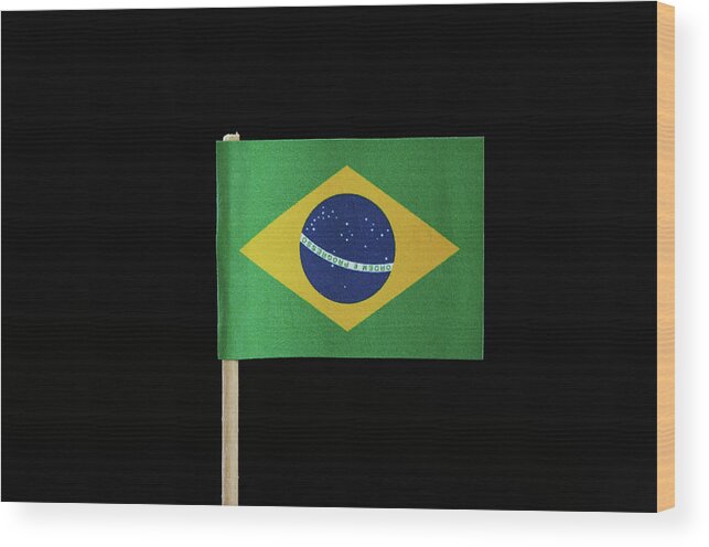 Hãy khám phá sự đa dạng và tươi sáng của lá cờ đất nước Brazil. Với màu xanh sắc nét và vàng rực rỡ giẫm chân trên đất ở sân chơi của vận động thế giới, lá cờ này đại diện cho sức mạnh và niềm kiêu hãnh của một nước đại diện cho toàn bộ châu lục nam Mỹ.