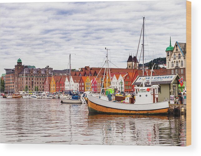 Town Wood Print featuring the photograph Bergen Harbor by W Chris Fooshee