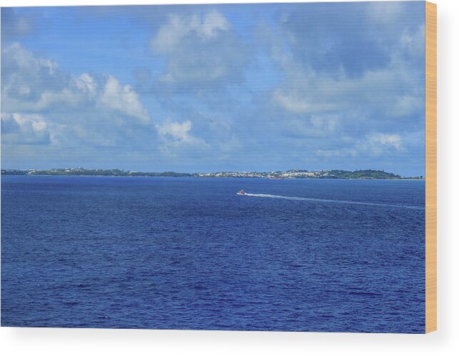 Bermuda Wood Print featuring the photograph Boating Heading for Bermuda by Auden Johnson