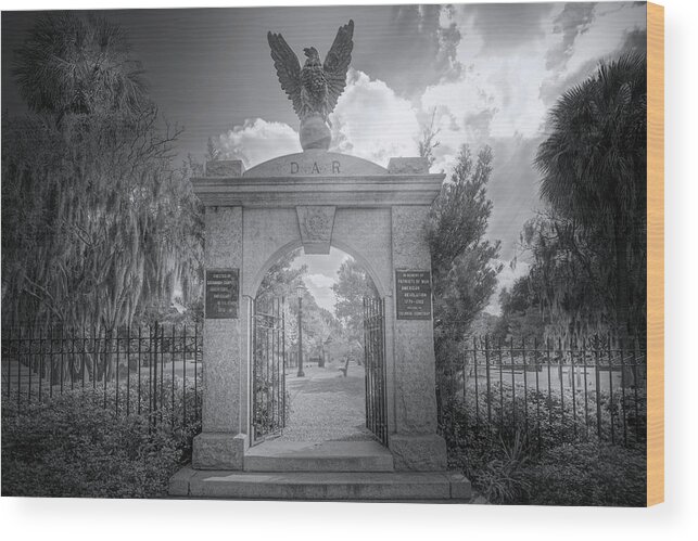 Colonial Park Cemetery Wood Print featuring the photograph Colonial Park Cemetery by Mark Andrew Thomas