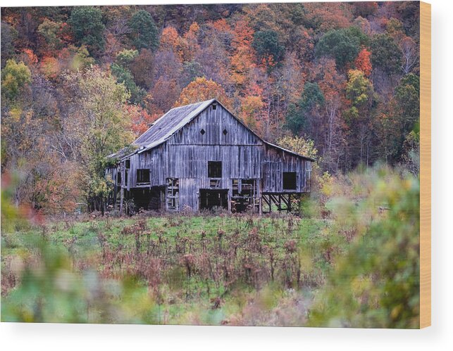 Photo Wood Print featuring the photograph Country Barn by Evan Foster