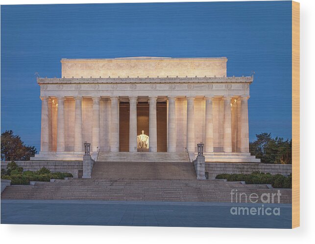 Lincoln Memorial Wood Print featuring the photograph Dawn at Lincoln Memorial by Brian Jannsen
