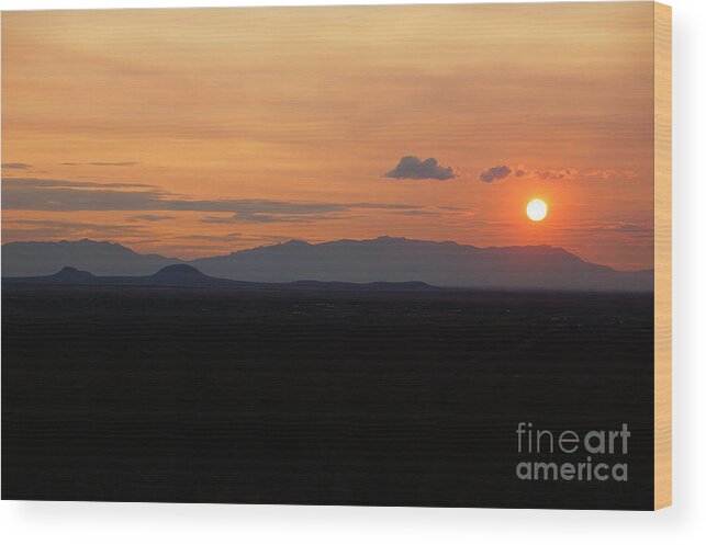 Sunset Wood Print featuring the photograph Desert sunset 1 by Ken Kvamme