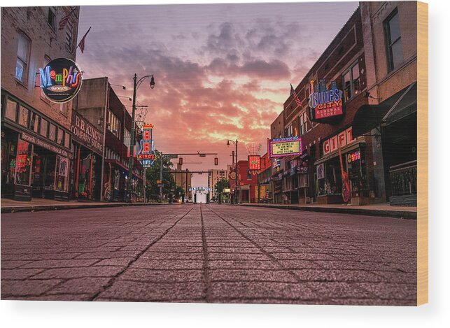 Downtown Wood Print featuring the photograph Empty Beale by Darrell DeRosia