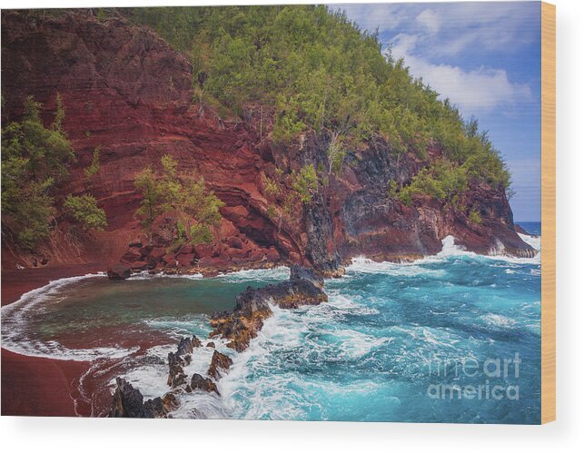 America Wood Print featuring the photograph Maui Red Sand Beach by Inge Johnsson