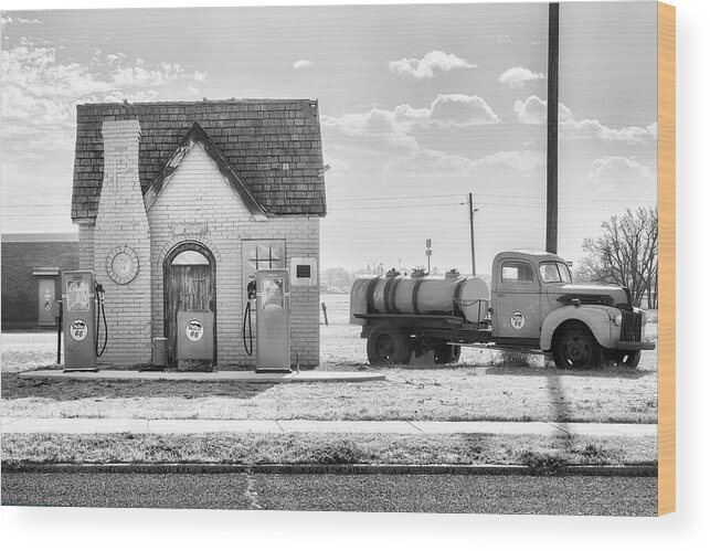 Phillips 66 Wood Print featuring the photograph Phillips 66 - McLean Texas - Route 66 by Susan Rissi Tregoning