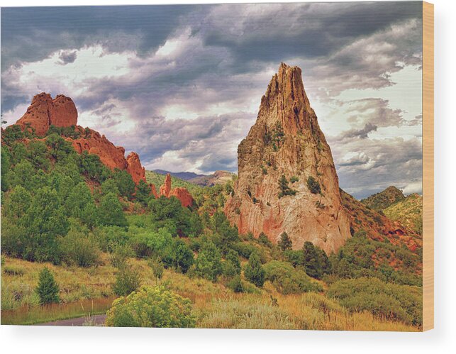Colorado Wood Print featuring the photograph Red and White Sandstones in the Garden of the Gods in Colorado by Ola Allen