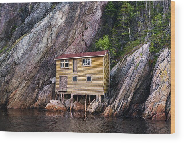 Shoe Cove Wood Print featuring the photograph Shoe Cove Yellow House On The Rocks by Tracy Munson