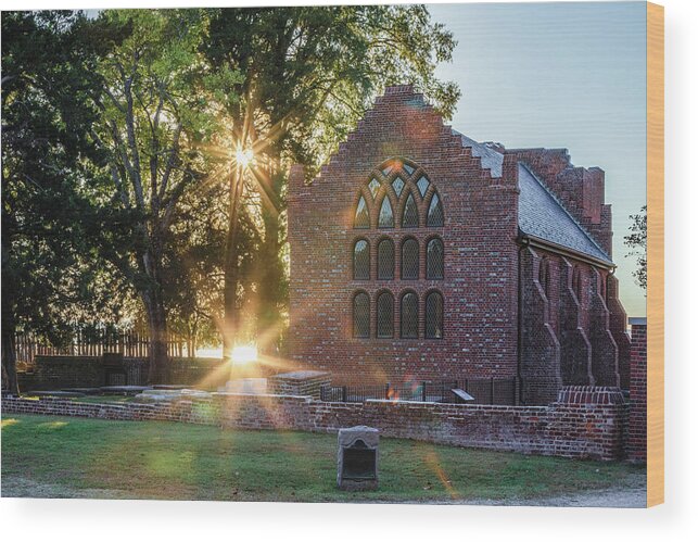 Church Wood Print featuring the photograph Sunbursts at the Memorial Church by Rachel Morrison
