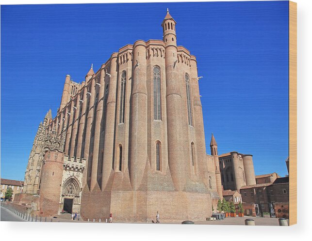 Tranquility Wood Print featuring the photograph The beautiful brickbuilt Catholic Albi Cathedral (1480). by David Forman