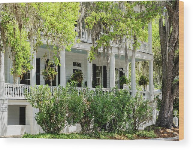 1009 Craven St Wood Print featuring the photograph The Rhett House, Beaufort, South Carolina by Dawna Moore Photography
