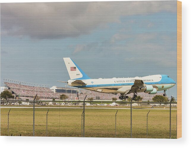747 Wood Print featuring the photograph Touchdown by Norman Peay