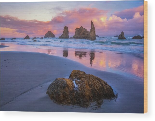 Oregon Wood Print featuring the photograph Walk on the Beach by Darren White