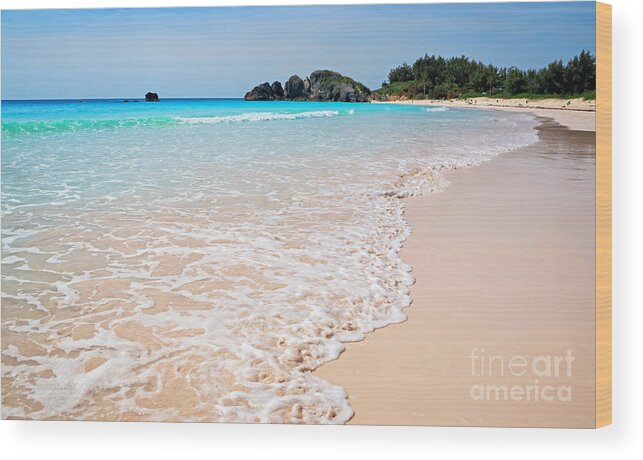 Bermuda Wood Print featuring the photograph Horseshoe Bay by Charline Xia