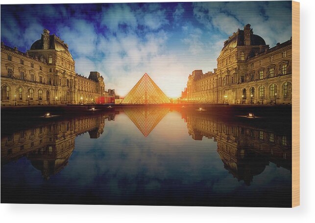 Louvre Wood Print featuring the photograph Le Louvre by Massimo Cuomo