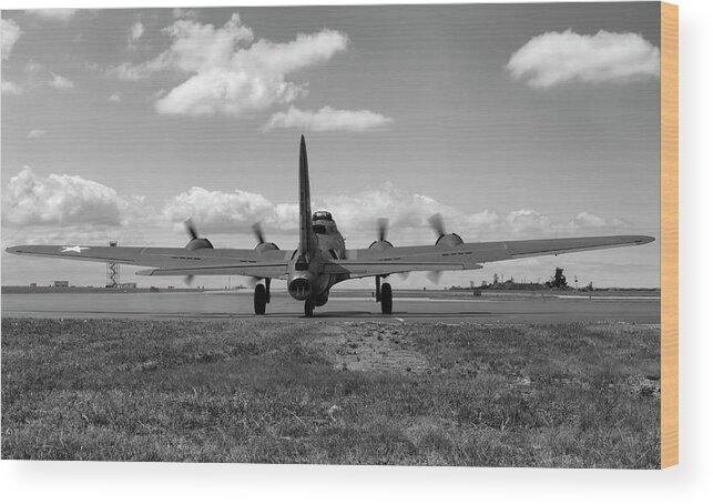 Memphis Belle Wood Print featuring the photograph Memphis Belle BW by Peter Chilelli