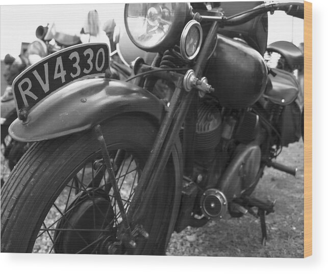 Motorcycle Wood Print featuring the photograph Rv4330 by Amy Fregoso