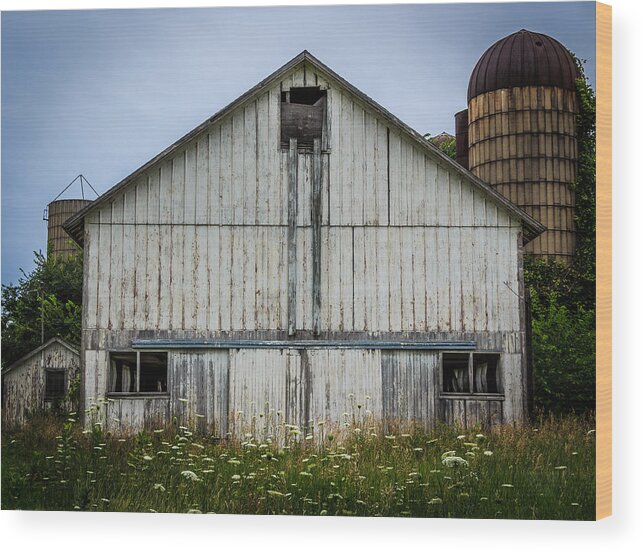 Wisconsin Wood Print featuring the photograph Wisconsin White Barn Original by Kathleen Scanlan